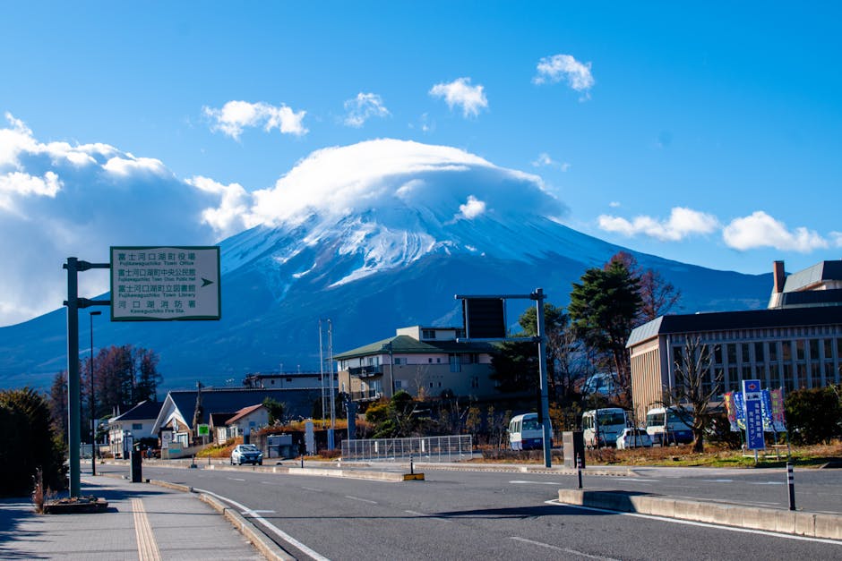Route Article — Photo by Salvador Chinchilla on Pexels