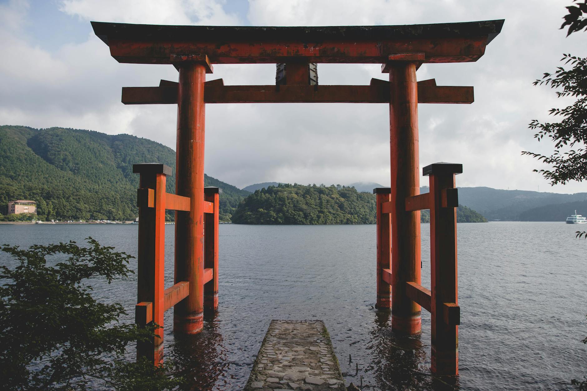 Hakone Lake Ashi: Scenic Cruises, Views & Things to Do — hakonelake japan travel