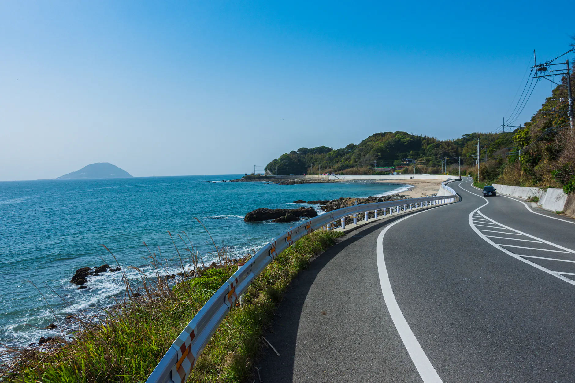 Discover the stunning seaside road along Fukuoka's picturesque coastline, ideal for travel enthusiasts.
