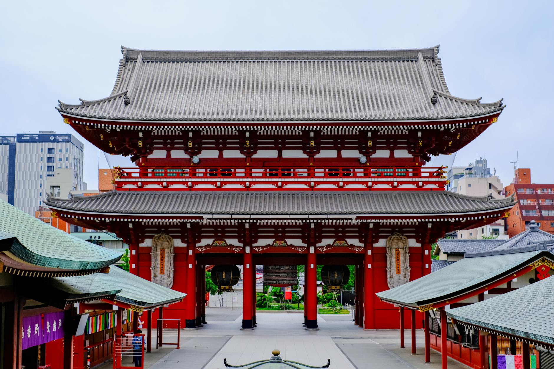 Explore the historic main gate of Senso-ji Temple in Tokyo, Japan, featuring traditional architecture.