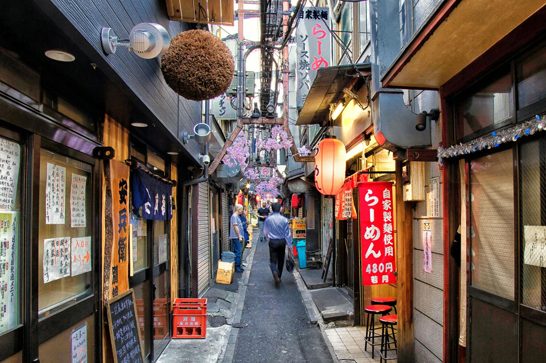 tokyo nightlife districts guide img3 — Arnie Papp / Pexels