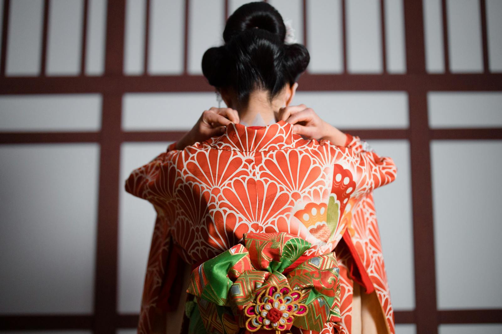 Woman in traditional Japanese kimono makeover experience